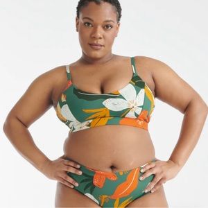 Bikini top and sold GREEN BOTTOM ASIWN AS PINK IN PHOTO